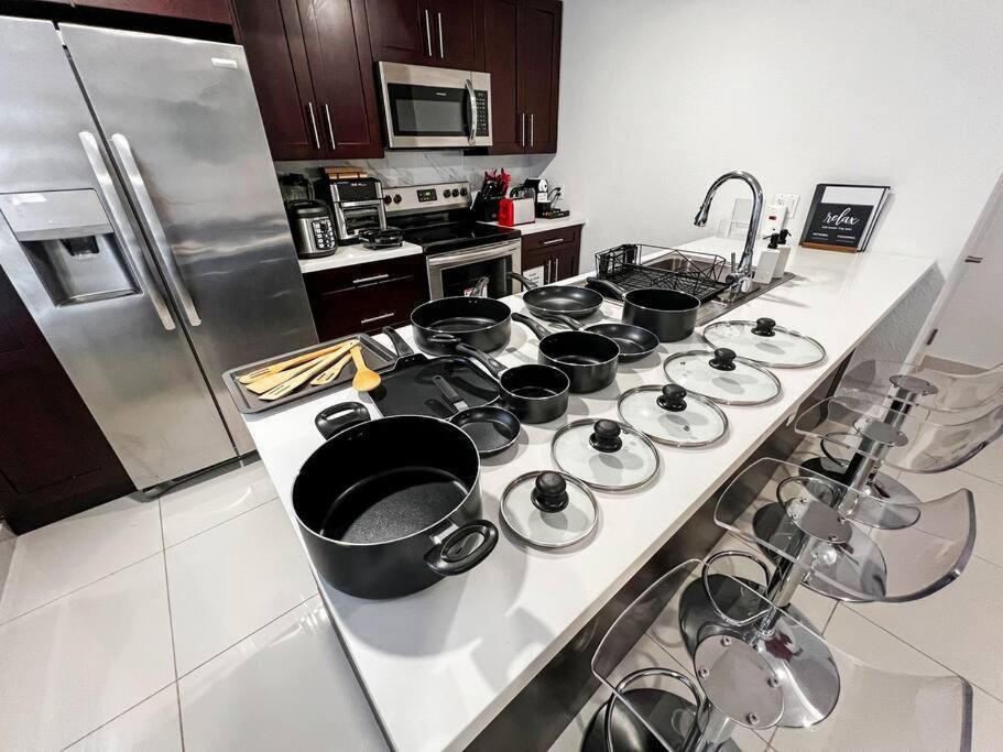 Vacay Spot Experience Luna Sky! 65" Tv Bar, Bbq, Shower Massage Jets, Music, Go To Fl Keys Гомстед Екстер'єр фото