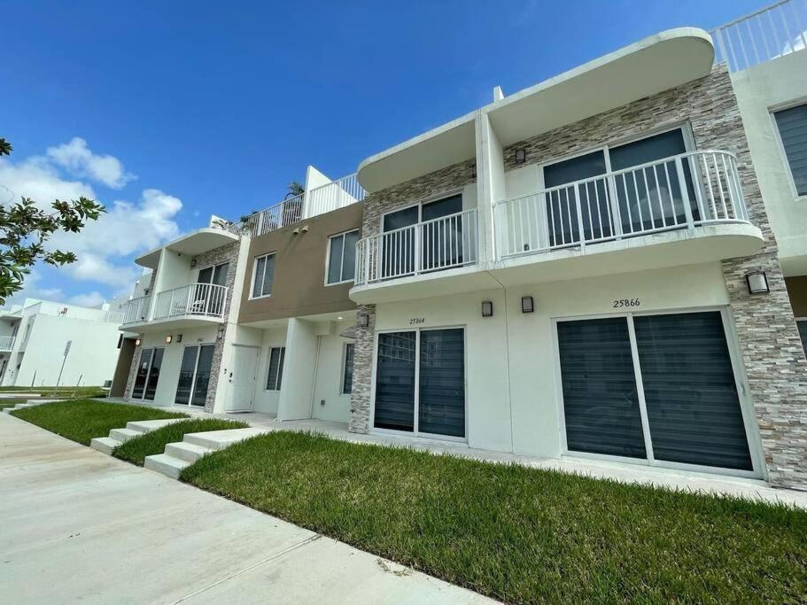 Vacay Spot Experience Luna Sky! 65" Tv Bar, Bbq, Shower Massage Jets, Music, Go To Fl Keys Гомстед Екстер'єр фото