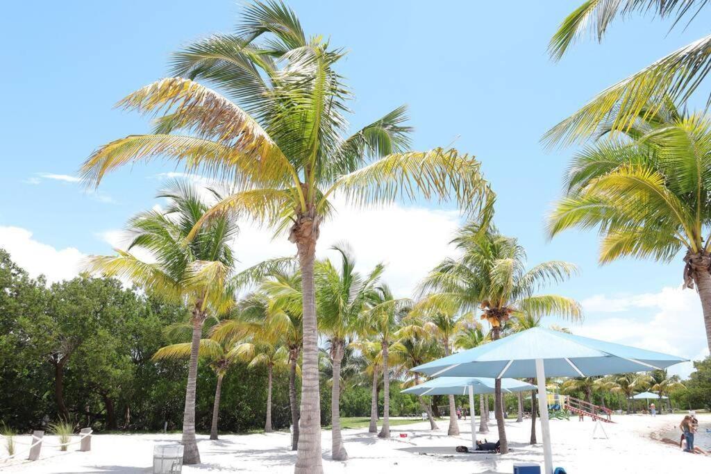 Vacay Spot Experience Luna Sky! 65" Tv Bar, Bbq, Shower Massage Jets, Music, Go To Fl Keys Гомстед Екстер'єр фото