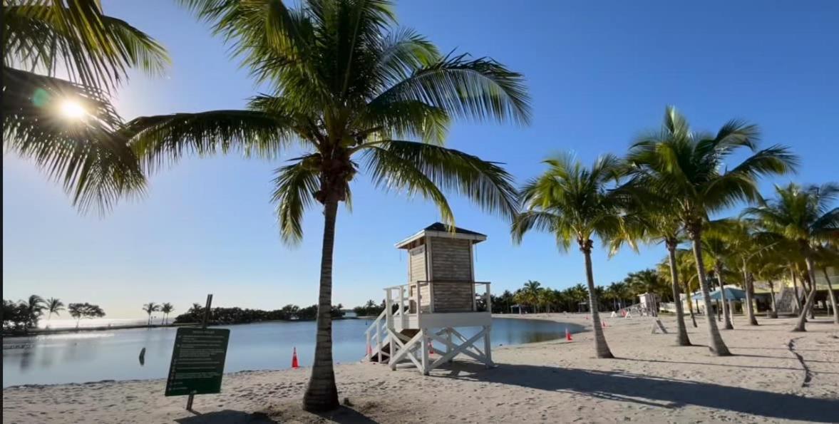 Vacay Spot Experience Luna Sky! 65" Tv Bar, Bbq, Shower Massage Jets, Music, Go To Fl Keys Гомстед Екстер'єр фото
