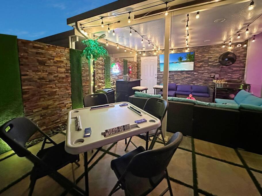 Vacay Spot Experience Luna Sky! 65" Tv Bar, Bbq, Shower Massage Jets, Music, Go To Fl Keys Гомстед Екстер'єр фото