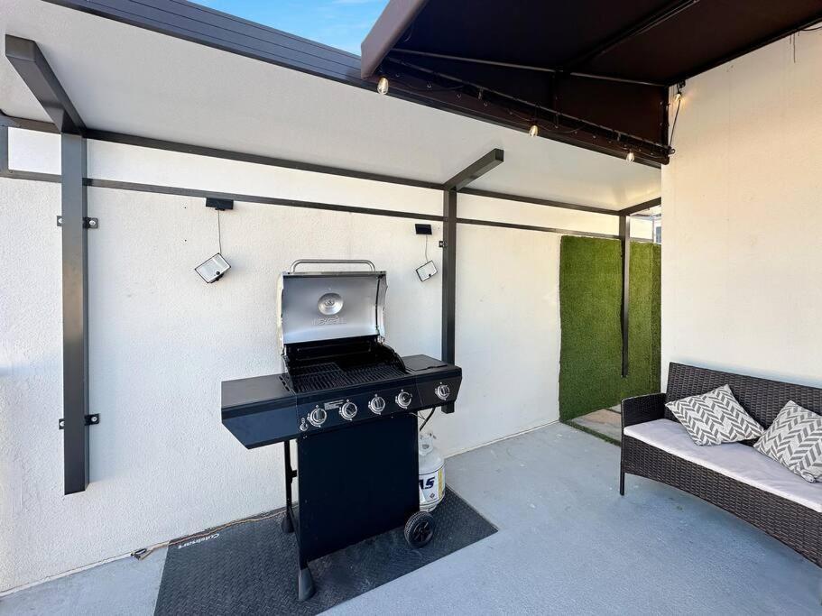 Vacay Spot Experience Luna Sky! 65" Tv Bar, Bbq, Shower Massage Jets, Music, Go To Fl Keys Гомстед Екстер'єр фото